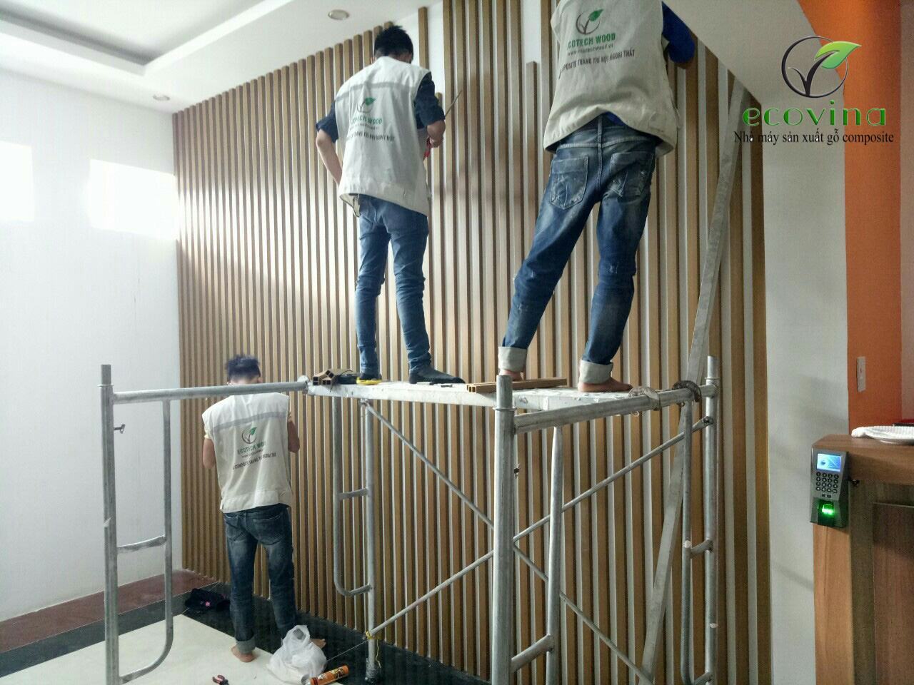 chuẩn bị khung xương thi công gỗ nhựa composite