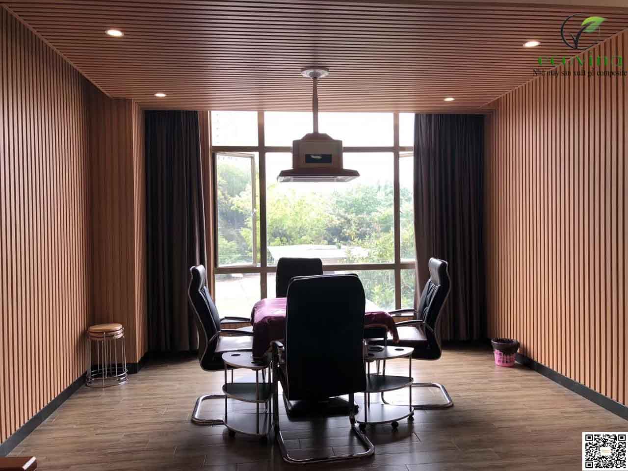 Thi công ốp tường gỗ nhưa Ecovina