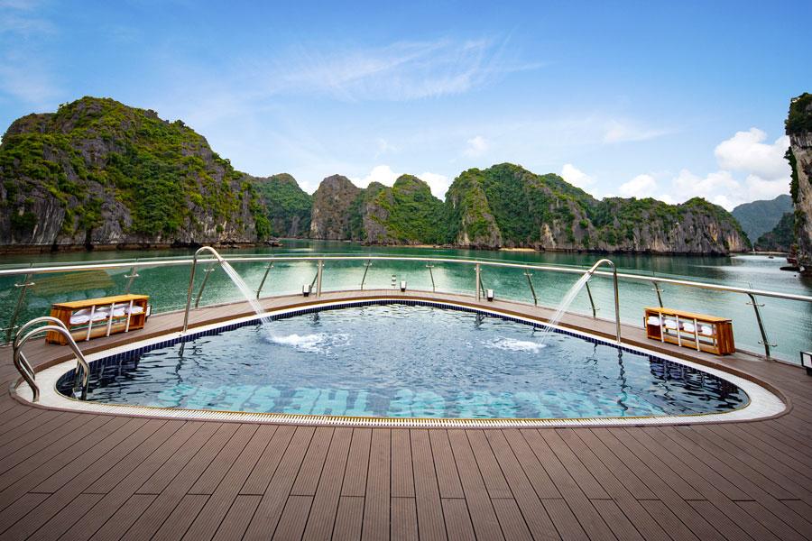 Sàn gỗ nhựa composite Ecovina thi công ở du thuyền Hạ Long