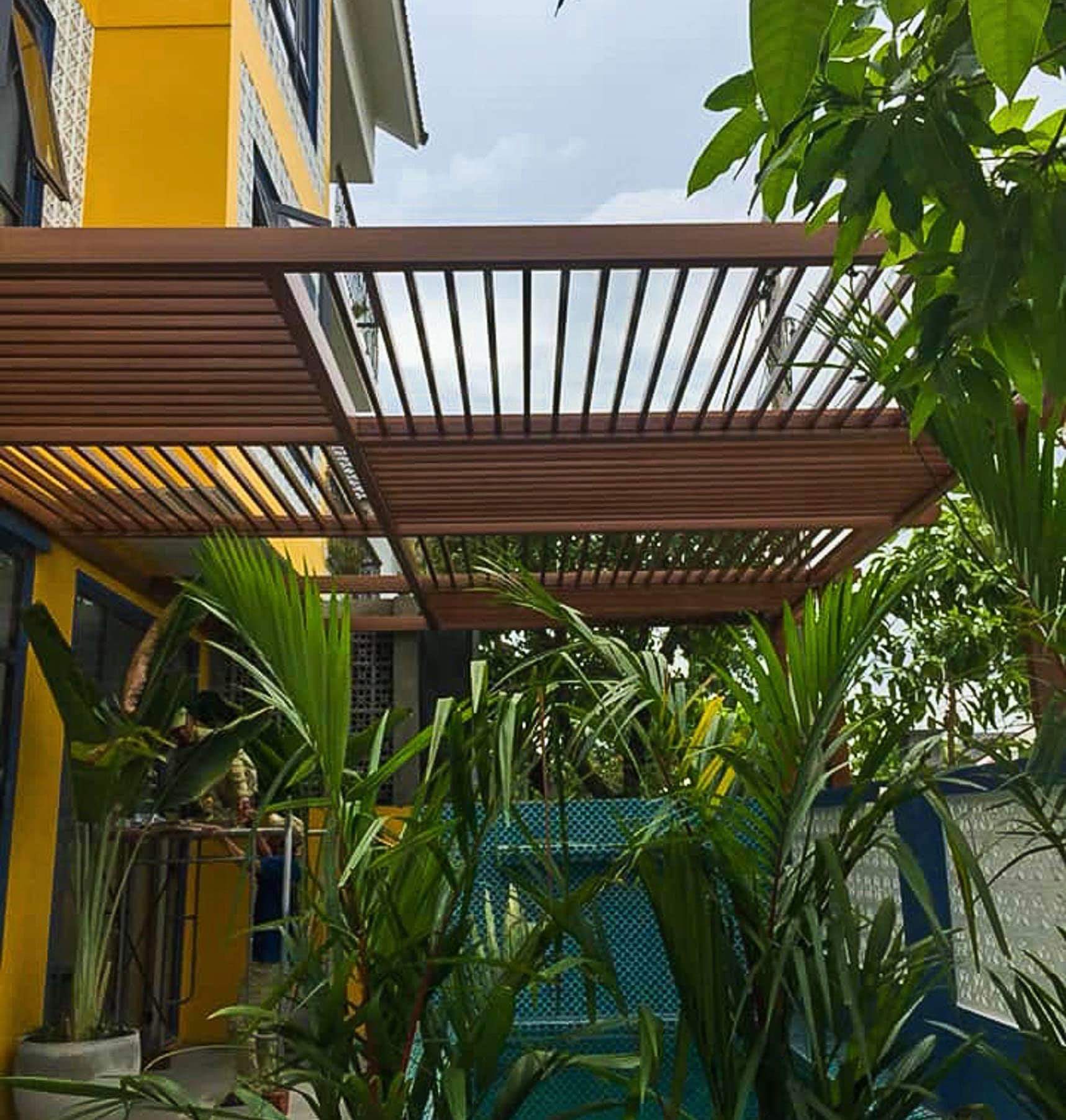 Giàn hoa gỗ nhựa ngoài trời là gì? Báo giá thi công giàn hoa gỗ nhựa mới nhất