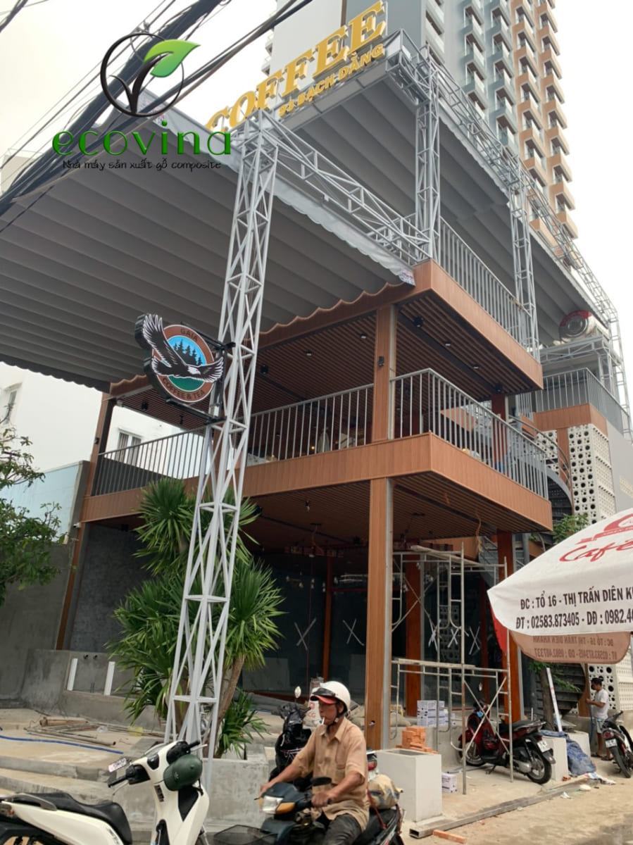 thi công gỗ nhựa - quán cafe