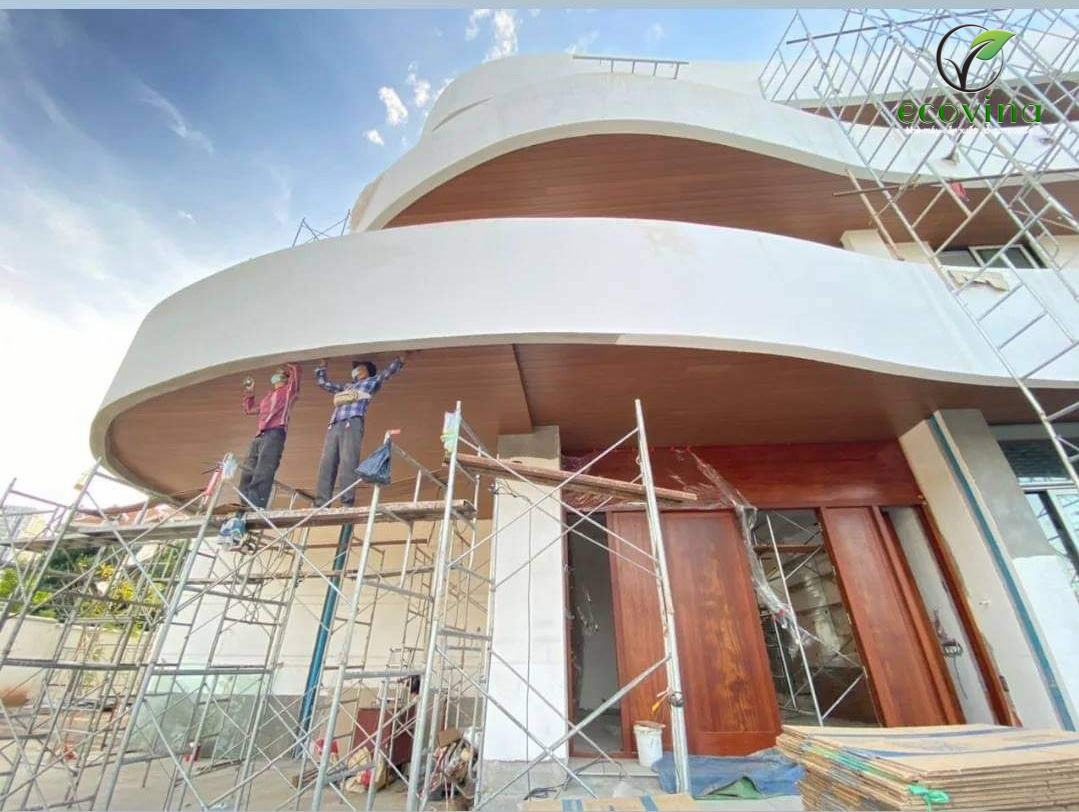 Hình ảnh thực tế thi công tấm ốp trần gỗ nhựa Ecovina 