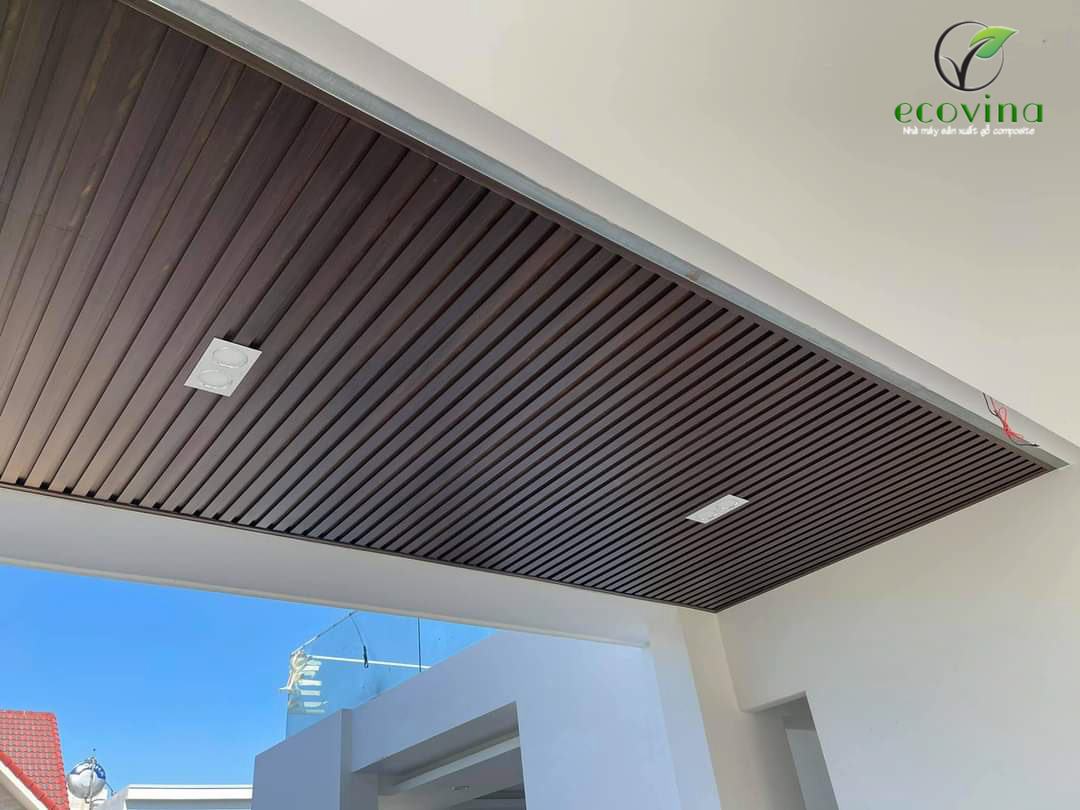 Trần gỗ nhựa composite hiện đại và bắt mắt thi công bởi ECOVINA