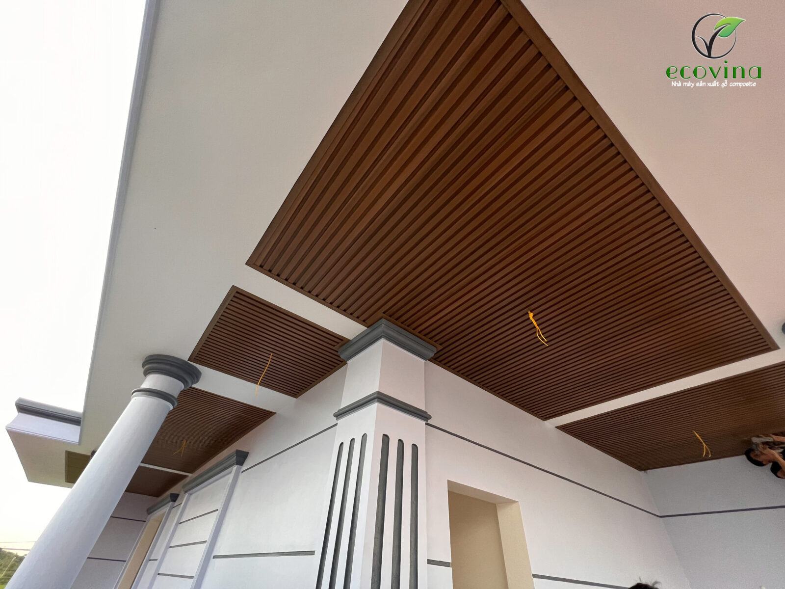 Trần nhựa giả gỗ giá bao nhiêu 1m2 ? Chi phí thi trần nhựa giả gỗ 2025