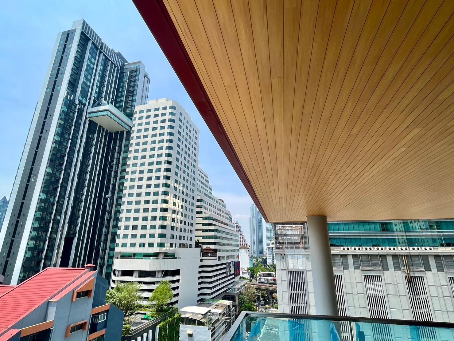 Nhựa giả gỗ là gì? Trần gỗ nhựa Composite giá rẻ 2025