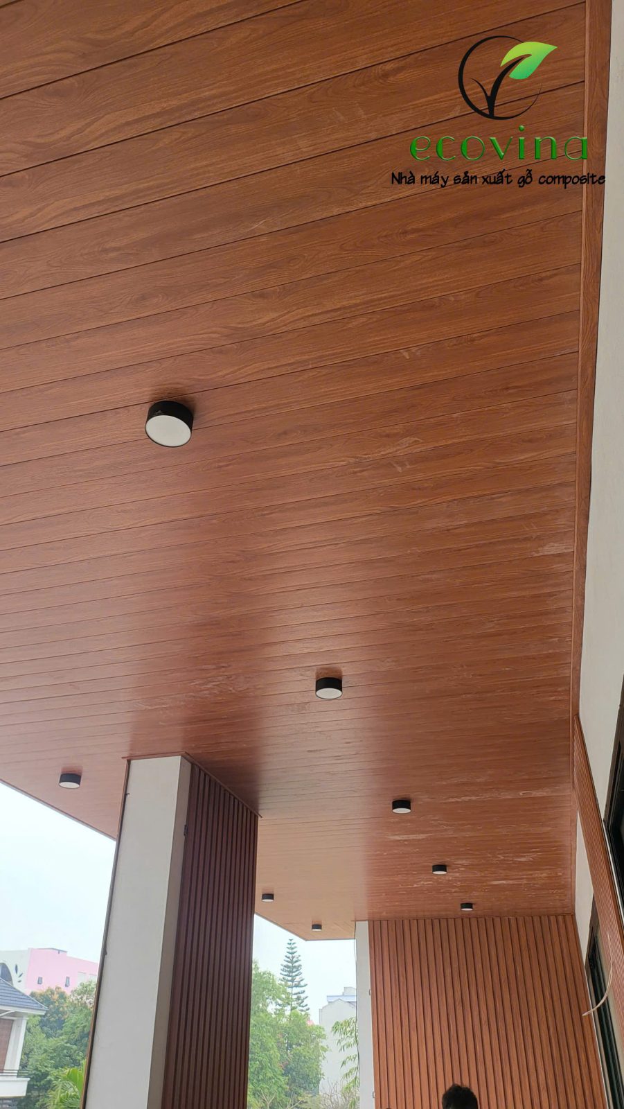 Thi công Trần gỗ nhựa EW115T9 tại Hưng Yên