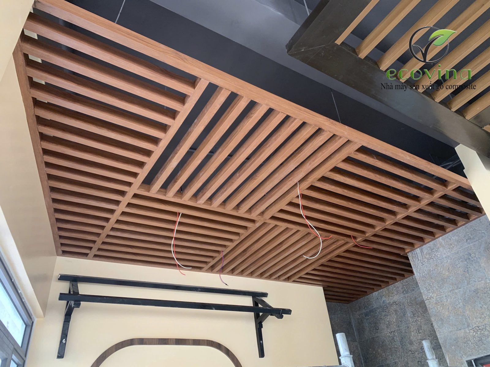 Công trình trần lam gỗ nhựa thi công tại Bắc Giang
