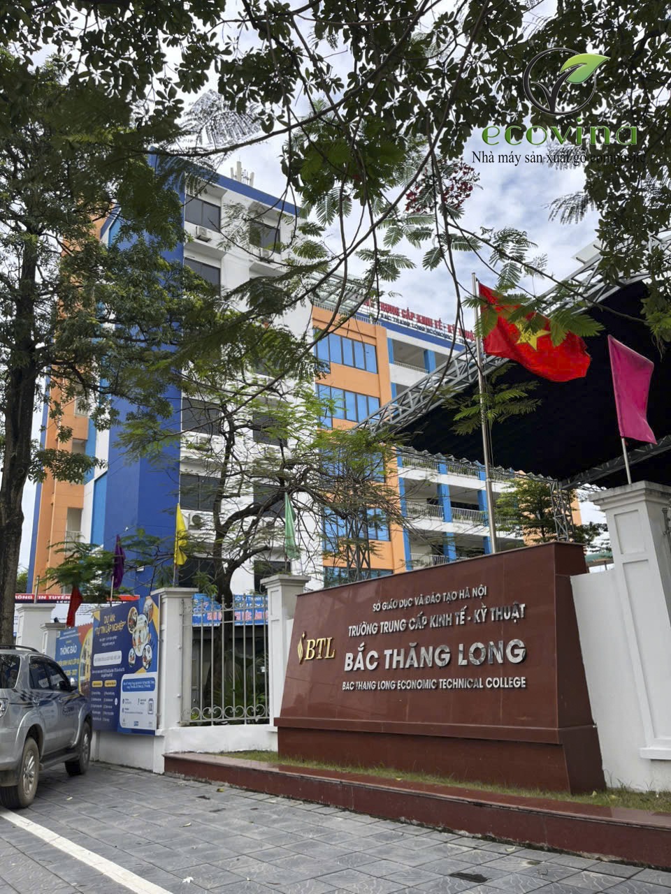 Thi cong tran nan ma 40x100 tai truong Trung cap ky thuat Bac Thang Long 2