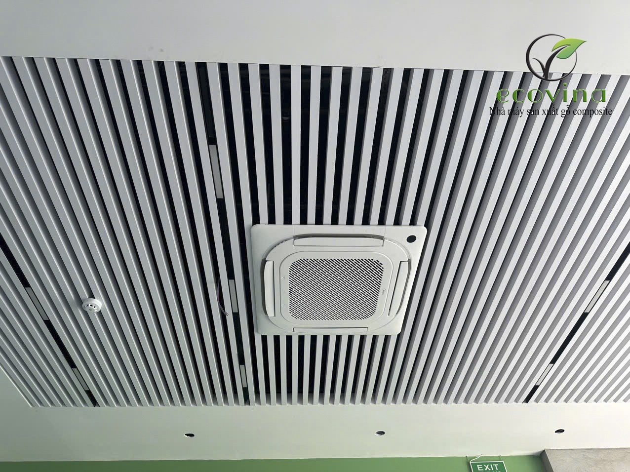 Lam gỗ nhựa EW60T40 màu 20 – Sự kết hợp hài hòa giữa thẩm mỹ và công trình